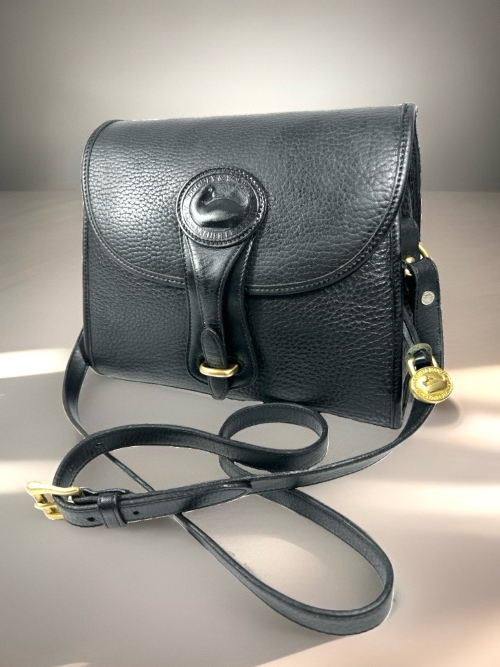 🦆 DOONEY & BOURKE ESSEX MEDIUM AWL PEBBLED LEATHER 90’S SOLID BLACK CROSSBODY